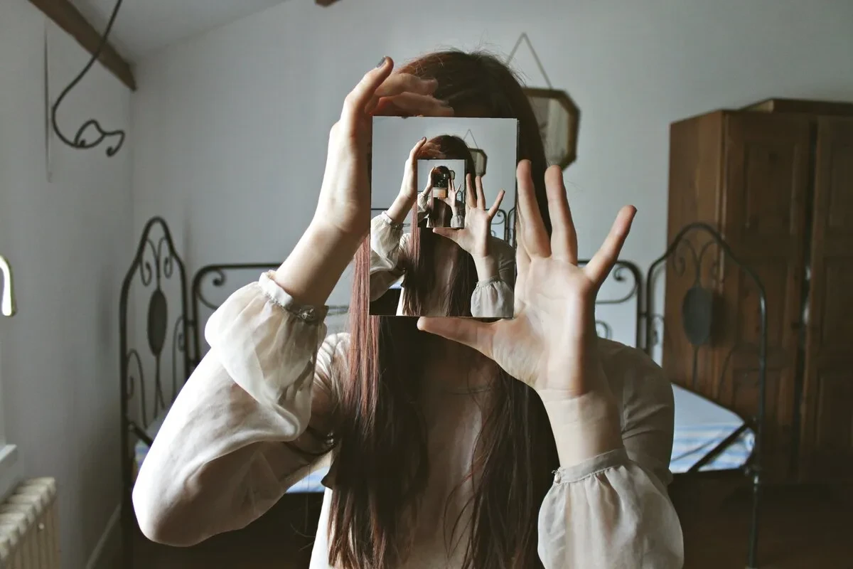 Стадия зеркала, как образующая функцию Я. The mirror stage, as forming the function of the Ego.